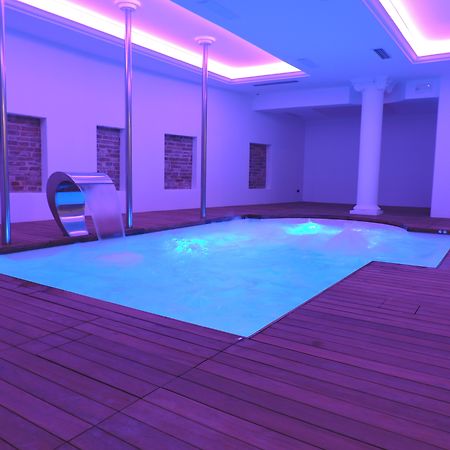 Hotel Vittoria Pesaro Exterior photo A rendering of a swimming pool