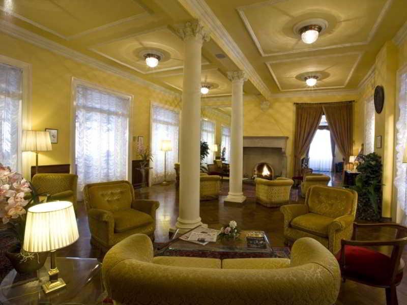 Hotel Vittoria Pesaro Exterior photo The lobby of the hotel