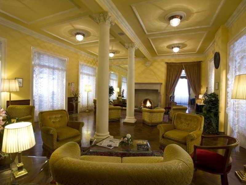 Hotel Vittoria Pesaro Exterior photo The lobby of the hotel