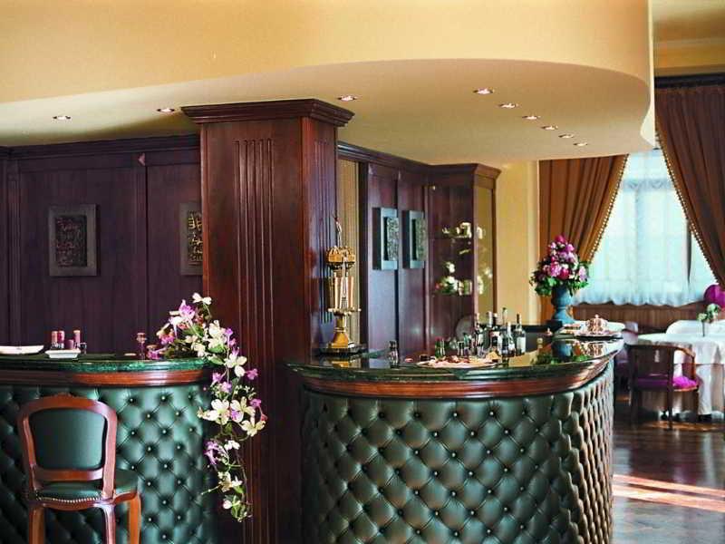 Hotel Vittoria Pesaro Exterior photo The bar at the hotel
