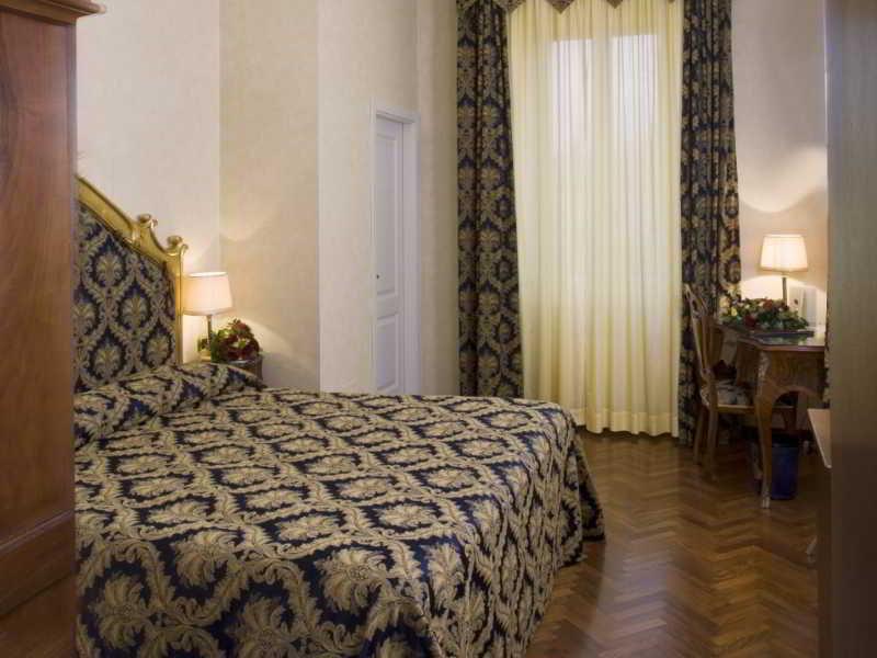 Hotel Vittoria Pesaro Exterior photo A room at the hotel