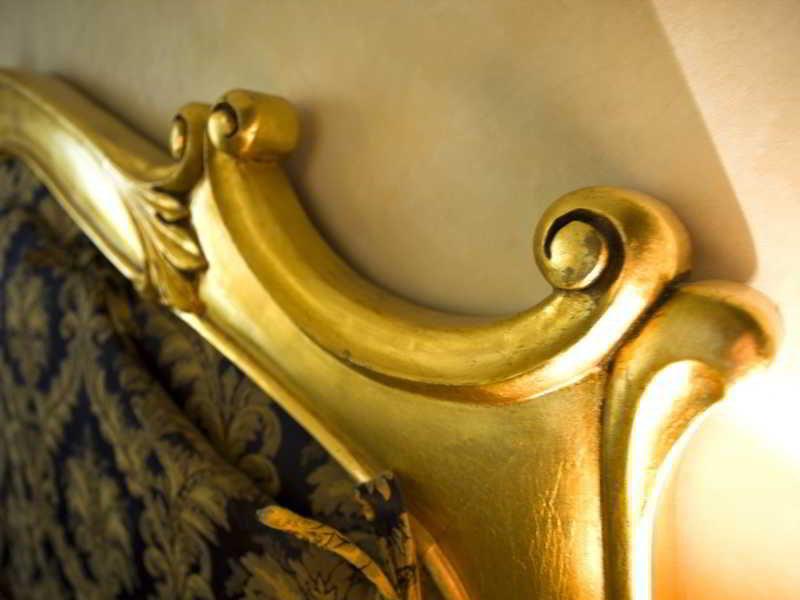 Hotel Vittoria Pesaro Exterior photo Detail of the head of the harp