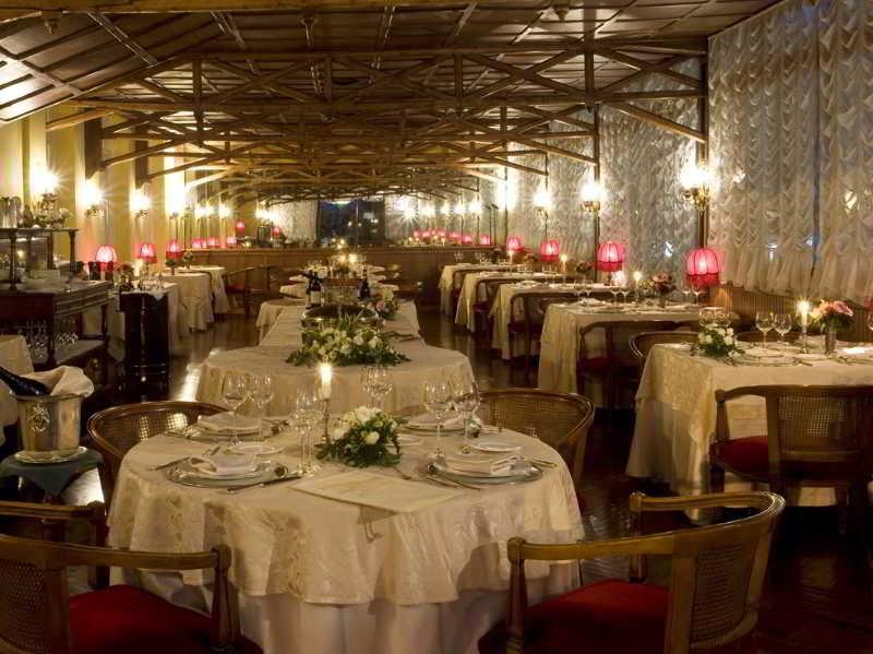 Hotel Vittoria Pesaro Exterior photo The restaurant