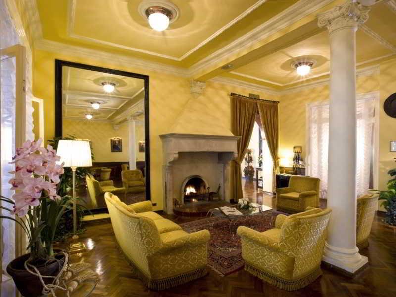 Hotel Vittoria Pesaro Exterior photo The lobby of the hotel