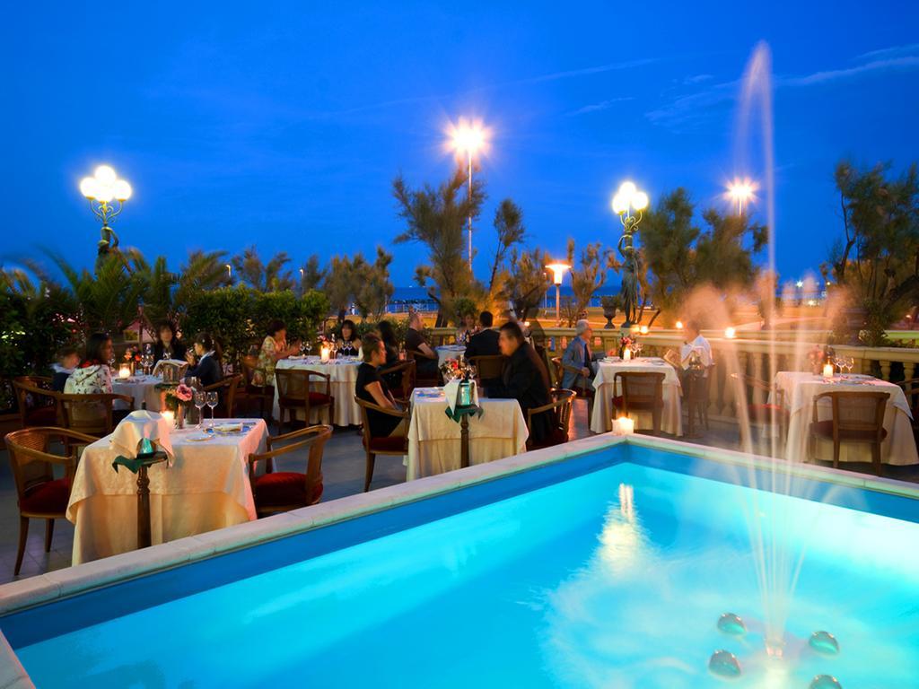 Hotel Vittoria Pesaro Exterior photo The restaurant