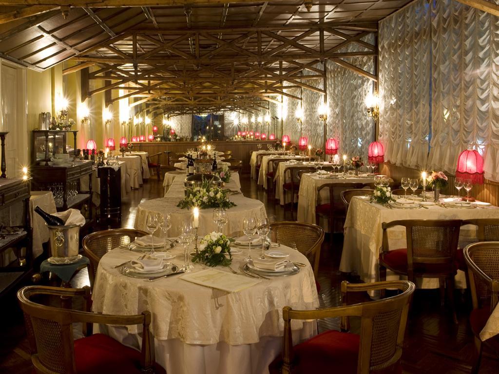Hotel Vittoria Pesaro Exterior photo The restaurant