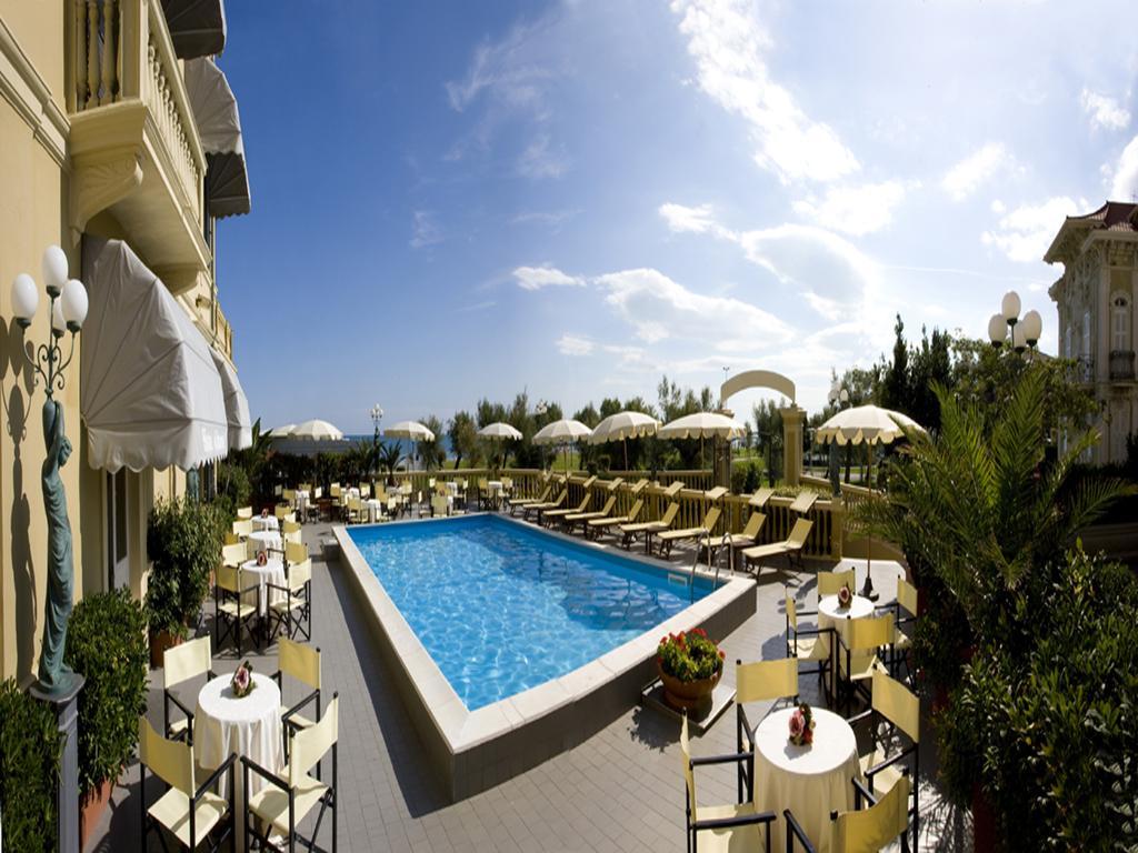 Hotel Vittoria Pesaro Exterior photo