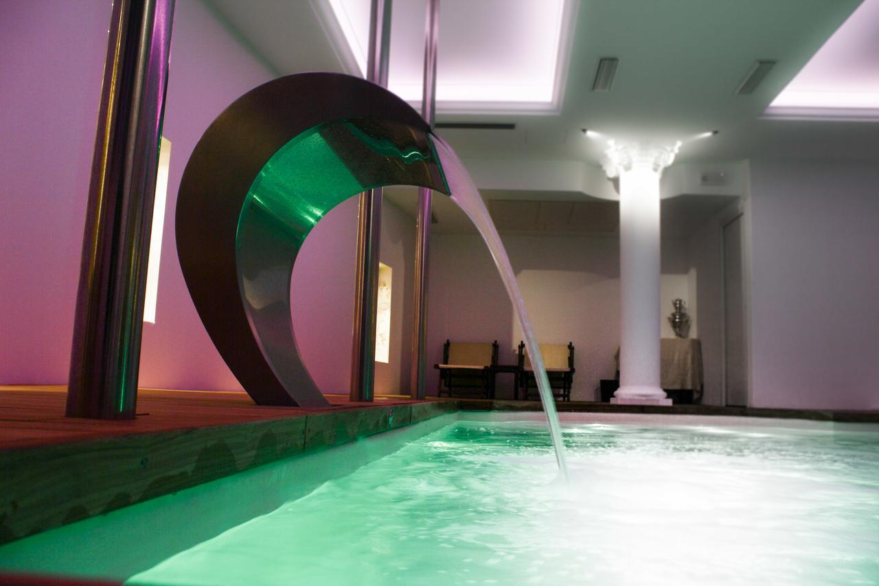 Hotel Vittoria Pesaro Exterior photo The spa at The Dorchester